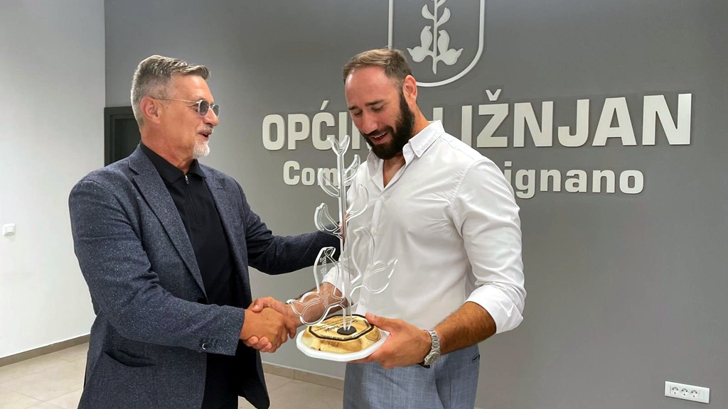 Marko Rajacic Općina Ližnjan predala nagradu za životno djelo svom poznatom treneru ...